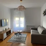 Apartment Les Rives Saint Symphorien, Meubles *