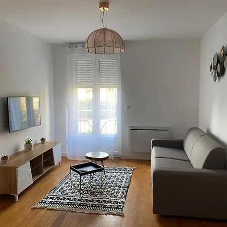Apartment Les Rives Saint Symphorien, Meubles *